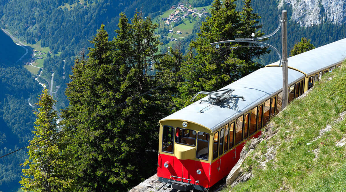 Discover the benefits of choosing Switzerland for your expat journey with ReloNest